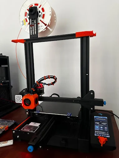 A primeira impressora, onde tudo começou, hoje temos diferentes impressoras para tipos diferentes de serviços.