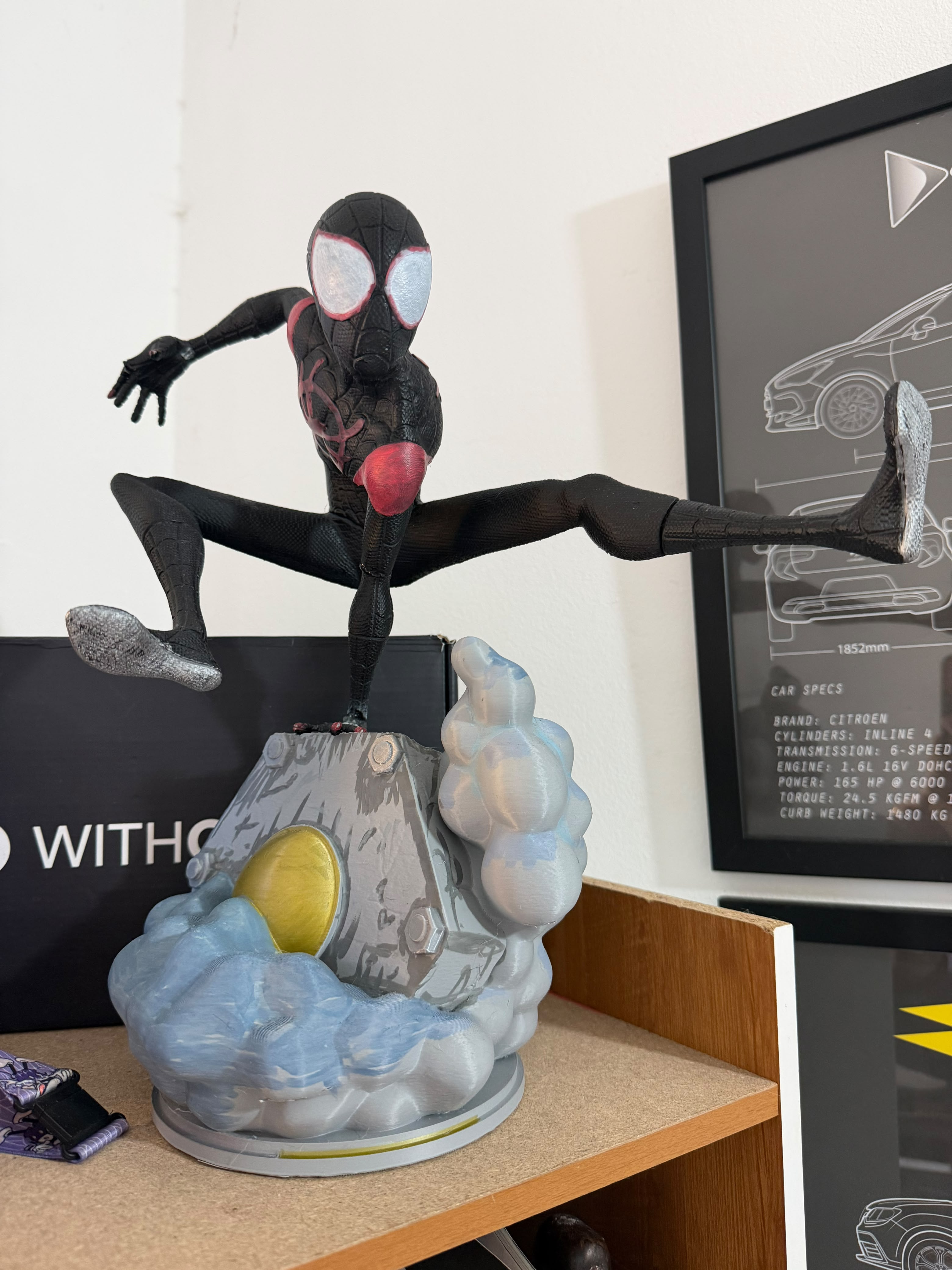 Estátua do Homem-Aranha (Miles Morales) impressa e pintada à mão